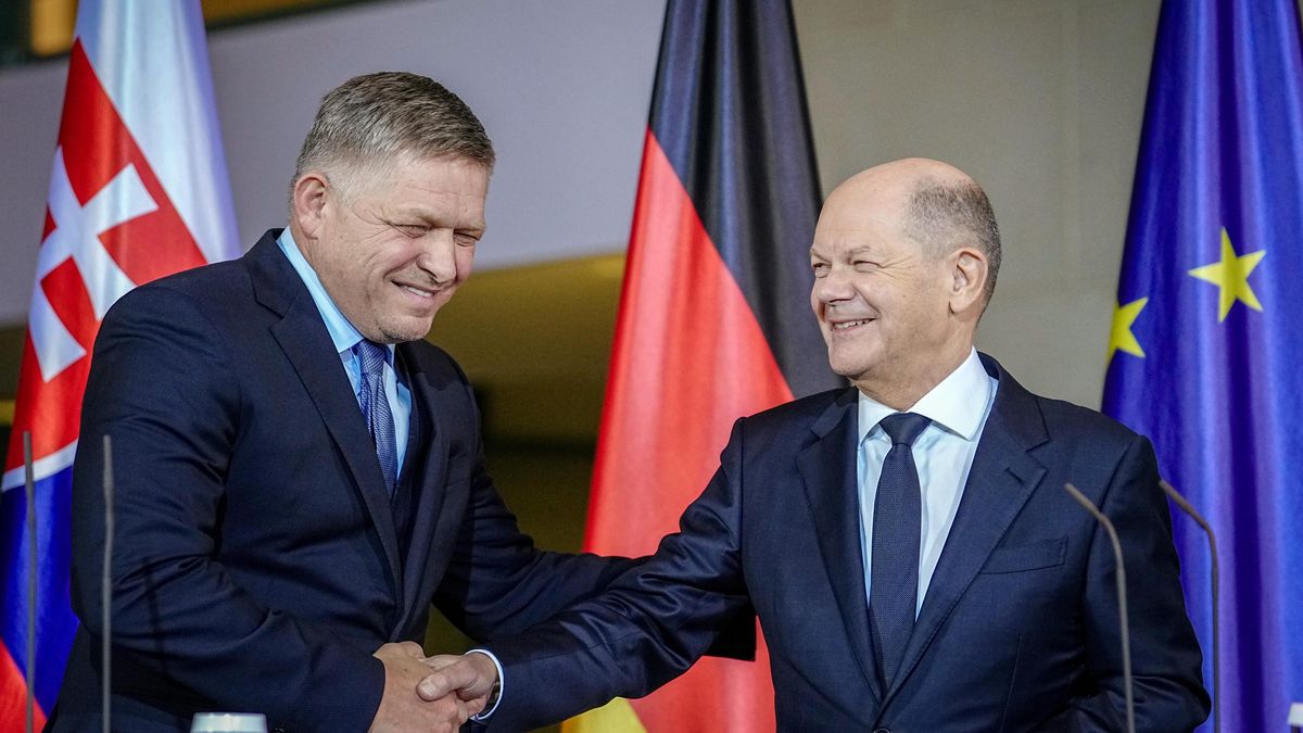 Válka na Ukrajině nemá vojenské řešení, řekl Fico po schůzce se Scholzem